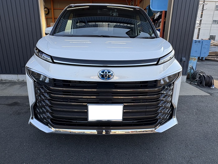 トヨタ VOXY(6AA-ZWR90W)